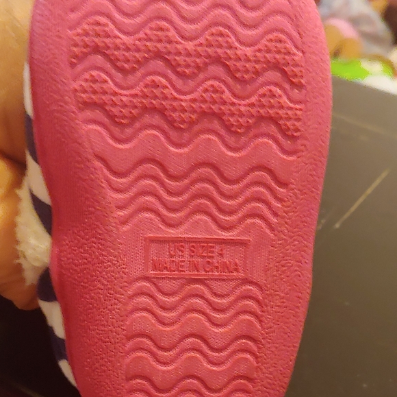 Brand new house shoes - Picture 2 of 4